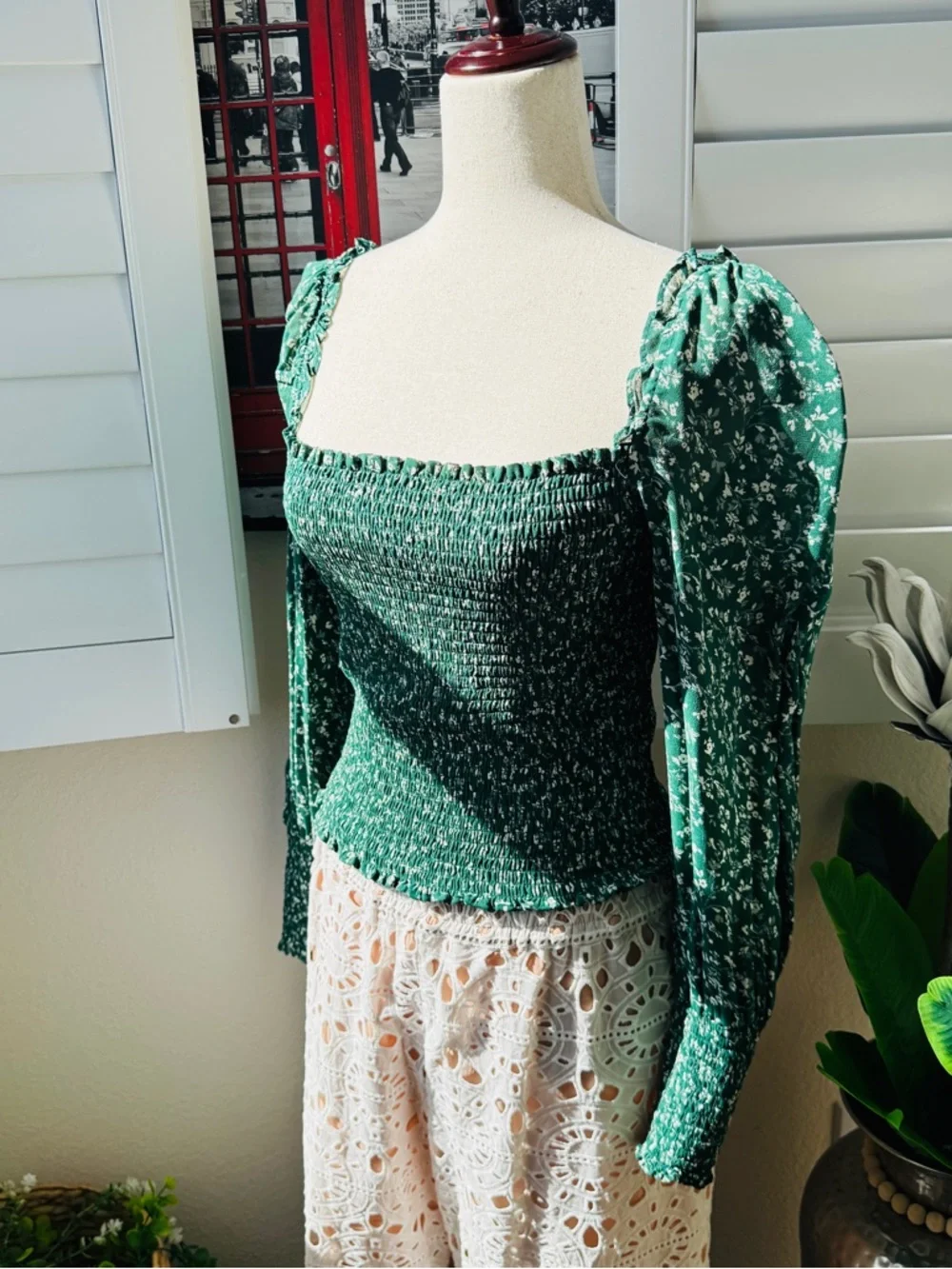 Reformation. Size M. Green Smocked Square-Neck Puff Sleeve Top